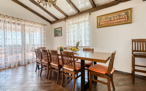 Villa Toni: Mobilia, Interior Design, Pavimentazione, Tavolo, Legna, Pavimento, Soffitto, Cucina & Sala Da Pranzo Tavolo, Sala Da Pranzo, Illuminazione