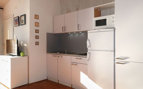 Popara: Camera, Proprietà, Cucina, Mobilia, Apparecchio Major, Cucina Stufa, Cabinetry, Interior Design, Costruzione, Pavimento
