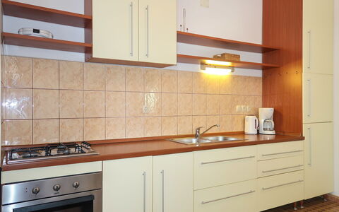 Andela: Cabinetry, Controsoffitto, Costruzione, Proprietà, Lavello, Rubinetto, Lavandino Della Cucina, Cucina, Legna, Cucina Stufa