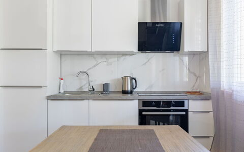 Kata: Controsoffitto, Lavandino Della Cucina, Rubinetto, Cabinetry, Lavello, Proprietà, Costruzione, Idraulico Fixture, Elettrodomestico Da Cucina, Cucina Stufa