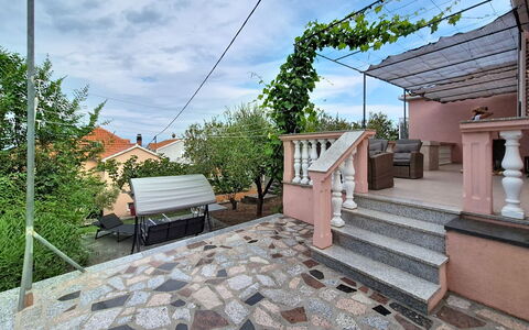 Ines: Raccordo, Giardino, Villetta, Mobili Da Esterno, Shade, Cortile, Edifici Giardino, Backyard, Landscaping, Latifoglie