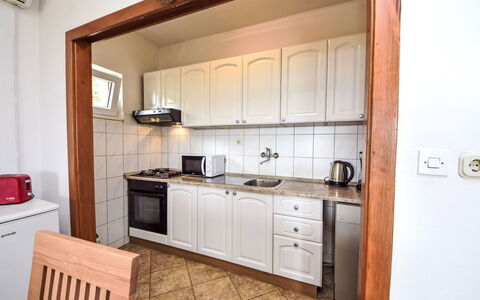 Basic: Cabinetry, Controsoffitto, Proprietà, Mobilia, Costruzione, Cucina Stufa, Cucina, Elettrodomestico Da Cucina, Legna, Cassetto