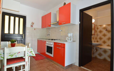 Lila: Cabinetry, Controsoffitto, Mobilia, Cucina, Costruzione, Finestra, Lavello, Cucina Stufa, Arancia, Legna