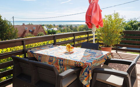 Dul: Mobilia, Sedia, Mobili Da Esterno, Tavolo, Tavolo Esterno, Cucina & Sala Da Pranzo Tavolo, Shade, Tavolino Da Caffè, Eco Hotel, Balcone