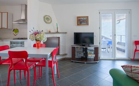 Madal (Grv399): Camera, Mobilia, Proprietà, Interior Design, Rosso, Costruzione, Tavolo, Sala Da Pranzo, Casa, Pavimento