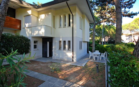 Villa Isolina: Pianta, Costruzione, Proprietà, Cielo, Finestra, Albero, Casa, Lotto, Villetta