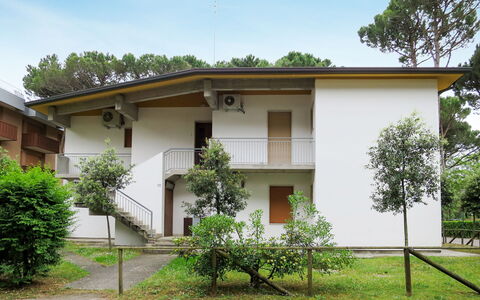 Villa Lucina: Pianta, Costruzione, Cielo, Finestra, Albero, Casa, Lotto, Shade, Zona Residenziale