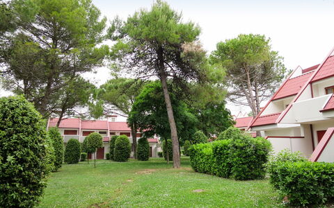 Villaggio Marina: Proprietà, Casa, Casa, Zona Residenziale, Verde, Albero, Immobiliare, Quartiere, Costruzione, Architettura