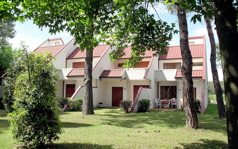 Villaggio Marina: Pianta, Costruzione, Finestra, Albero, Cielo, Casa, Lotto, Urban Design, Quartiere, Erba