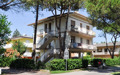 Villa Stefano: Proprietà, Casa, Costruzione, Zona Residenziale, Immobiliare, Quartiere, Appartamento, Casa, Architettura, Albero