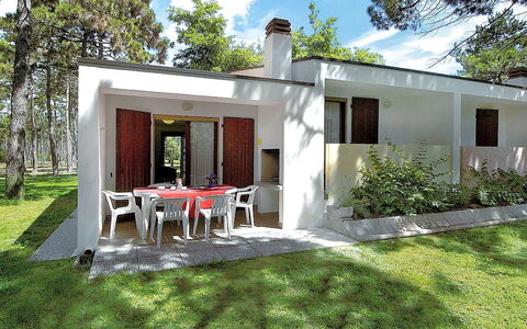 Villaggio Paradiso: Pianta, Nube, Cielo, Costruzione, Mobilia, Tavolo, Finestra, Albero, Sedia, Shade