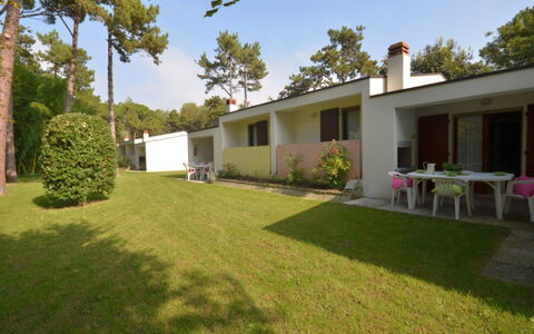 Villaggio Paradiso: Pianta, Costruzione, Proprietà, Cielo, Finestra, Albero, Lotto, Porta, Architettura, Erba