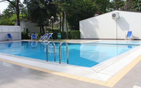 Villaggio Paradiso: Piscina, Proprietà, Piastrella, Tempo Libero, Centro Ricreativo, Immobiliare, Costruzione, Casa, Rettangolo, Architettura