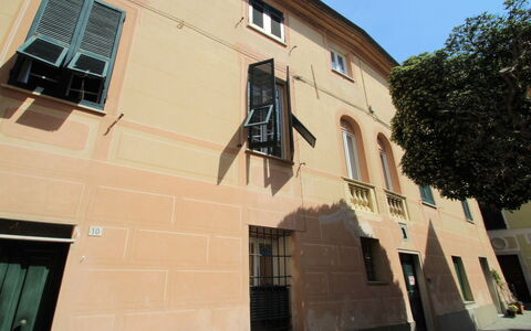 Casa Centrale: Cielo, Pianta, Costruzione, Giorno, Proprietà, Finestra, Albero, Architettura, Urban Design, Tempo Libero