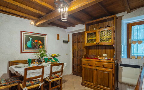 Vincio: Camera, Proprietà, Costruzione, Soffitto, Mobilia, Interior Design, Fascio, Casa, Casa, Pavimento