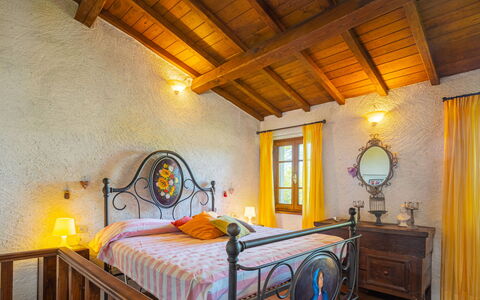 Vincio: Camera Da Letto, Letto, Camera, Mobilia, Proprietà, Telaio Del Letto, Interior Design, Soffitto, Lenzuolo, Costruzione