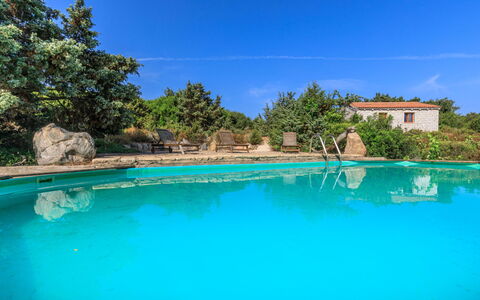 Mare di Ginepri (Bad115): Acqua, Cielo, Piscina, Costruzione, Blu, Albero, Pianta, Paesaggio Naturale, Rettangolo, Costiera E Morfologie Oceanic