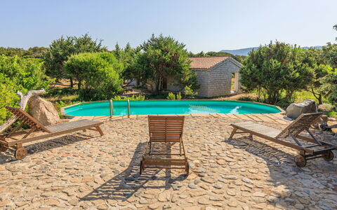 Mare di Ginepri (Bad115): Acqua, Proprietà, Cielo, Mobilia, Piscina, Azzurro, Mobili Da Esterno, Shade, Pianta, Lettino