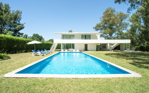 Villa Golf: Acqua, Pianta, Proprietà, Cielo, Albero, Piscina, Rettangolo, Costruzione, Erba, Tempo Libero