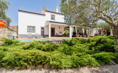 Quintal das Oliveiras: Pianta, Cielo, Costruzione, Proprietà, Albero, Finestra, Casa, Lotto, Erba, Zona Residenziale