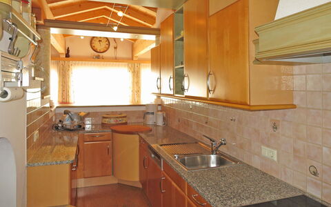 Nachbarbauer: Controsoffitto, Camera, Proprietà, Cabinetry, Cucina, Mobilia, Costruzione, Interior Design, Cucina Stufa, Lavello