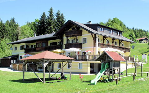 Mondsee 605: Cielo, Pianta, Finestra, Costruzione, Albero, Shade, Lotto, Casa, Tempo Libero, Erba