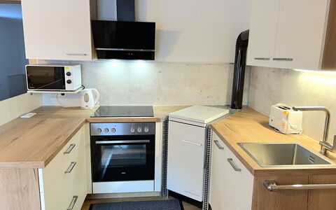 Wallner: Elettrodomestico Da Cucina, Cucina, Controsoffitto, Apparecchio Major, Pavimentazione, Cabinetry, Legna, Mobilia, Interior Design, Elettrodomestico