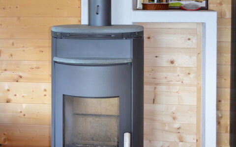 Waltl: Costruzione, Legna, Cabinetry, Stufa A Legna, Stufa, Focolare, Pavimentazione, Color Legno, Gas, Latifoglie