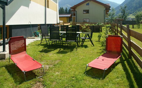 Ingrid: Cielo, Proprietà, Mobilia, Costruzione, Verde, Shade, Montagna, Mobili Da Esterno, Lotto, Erba