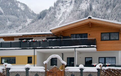 Ingrid: Neve, Montagna, Costruzione, Cielo, Finestra, Bianca, Casa, Pendenza, Albero, Nube
