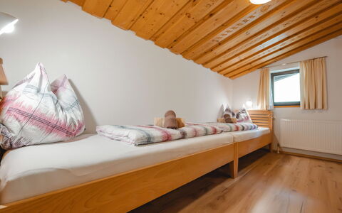 Angererhof: Casa, Casa, Soffitto, Letto, Latifoglie, Camera Da Letto, Telaio Del Letto, Color Legno, Pavimento In Legno, Dormitorio