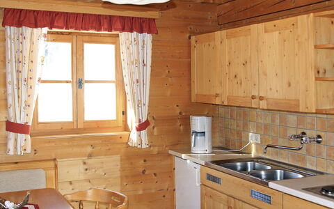 Sturmbachhütte: Camera, Proprietà, Cabinetry, Controsoffitto, Mobilia, Cucina, Costruzione, Interior Design, Casa, Soffitto