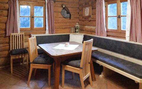 Sturmbachhütte: Proprietà, Camera, Mobilia, Costruzione, Log Cabin, Tavolo, Villetta, Interior Design, Immobiliare, Casa