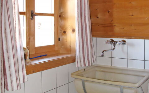 Sturmbachhütte: Camera, Proprietà, Bagno, Mobilia, Interior Design, Costruzione, Pavimento, Architettura, Casa, Letto