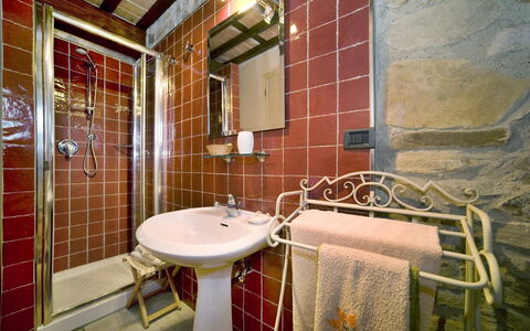 Al Mennucci: Bagno, Proprietà, Camera, Piastrella, Costruzione, Parete, Immobiliare, Interior Design, Casa, Idraulico Fixture