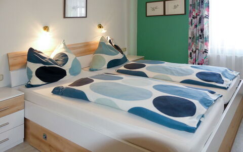 Stainer: Camera Da Letto, Letto, Lenzuolo, Mobilia, Camera, Materasso, Proprietà, Bedding, Telaio Del Letto, Interior Design