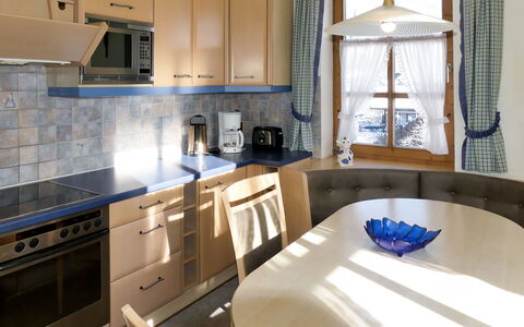 Stainer: Controsoffitto, Proprietà, Camera, Mobilia, Costruzione, Interior Design, Cabinetry, Bagno, Immobiliare, Cucina