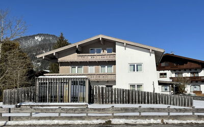 Achensee 603: Proprietà, Cielo, Tavolo, Legna, Shade, Pavimento, Mobili Da Esterno, Sedia, Pavimentazione, Color Legno
