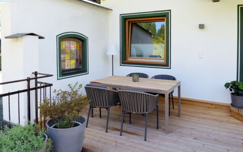 Apart Bergart: Proprietà, Camera, Costruzione, Casa, Mobilia, Immobiliare, Interior Design, Pavimento, Tavolo, Casa