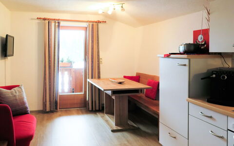 Kaltenbach 626: Camera, Mobilia, Proprietà, Pavimento, Costruzione, Interior Design, Casa, Latifoglie, Parete, Tavolo