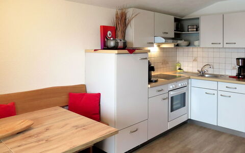 Kaltenbach 626: Camera, Proprietà, Mobilia, Controsoffitto, Cucina, Interior Design, Cabinetry, Costruzione, Pavimento, Pavimento In Legno