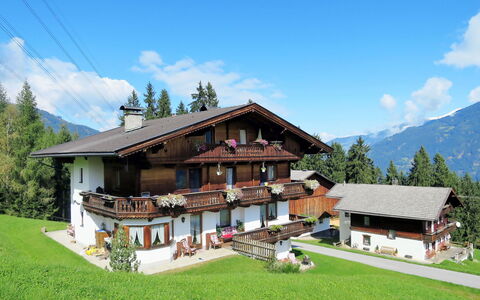 Kaltenbach 626: Cielo, Nube, Pianta, Costruzione, Montagna, Albero, Finestra, Paesaggio Naturale, Lotto, Casa