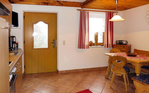Kaltenbach 627: Camera, Proprietà, Costruzione, Casa, Soffitto, Interior Design, Pavimento, Mobilia, Legna, Tavolo