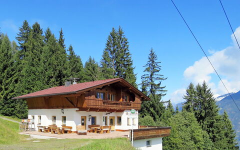 Kaltenbach 627: Cielo, Pianta, Nube, Costruzione, Finestra, Albero, Casa, Pendenza, Larice, Lotto