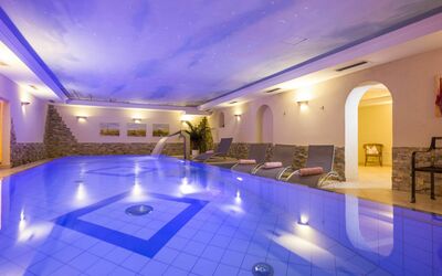 Stumm im Zillertal 605: Costruzione, Proprietà, Blu, Azzurro, Piscina, Viola, Illuminazione, Pavimento, Pavimentazione, Tempo Libero