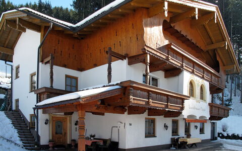 Landhaus Heim: Costruzione, Proprietà, Neve, Finestra, Albero, Casa, Pendenza, Legna, Facciata