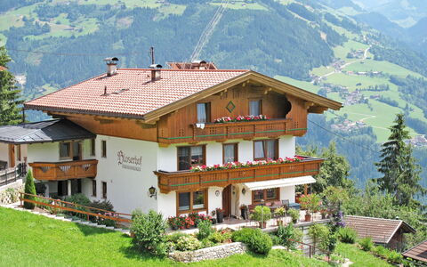 Bloserhof: Proprietà, Paesino Di Montagna, Casa, Hill Station, Costruzione, Paesaggio Naturale, Tetto, Casa, Immobiliare, Catena Montuosa