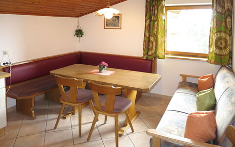 Bloserhof: Camera, Proprietà, Mobilia, Tavolo, Costruzione, Interior Design, Casa, Sala Da Pranzo, Pavimento, Immobiliare