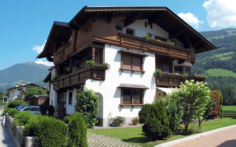 Landhaus Martin: Proprietà, Casa, Costruzione, Architettura, Immobiliare, Casa, Catena Montuosa, Montagna, Estate, Zona Residenziale
