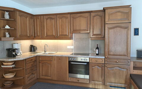 Landhaus Martin: Cabinetry, Mobilia, Pavimentazione, Legna, Controsoffitto, Cucina, Interior Design, Pavimento, Credenza, Elettrodomestico Da Cucina